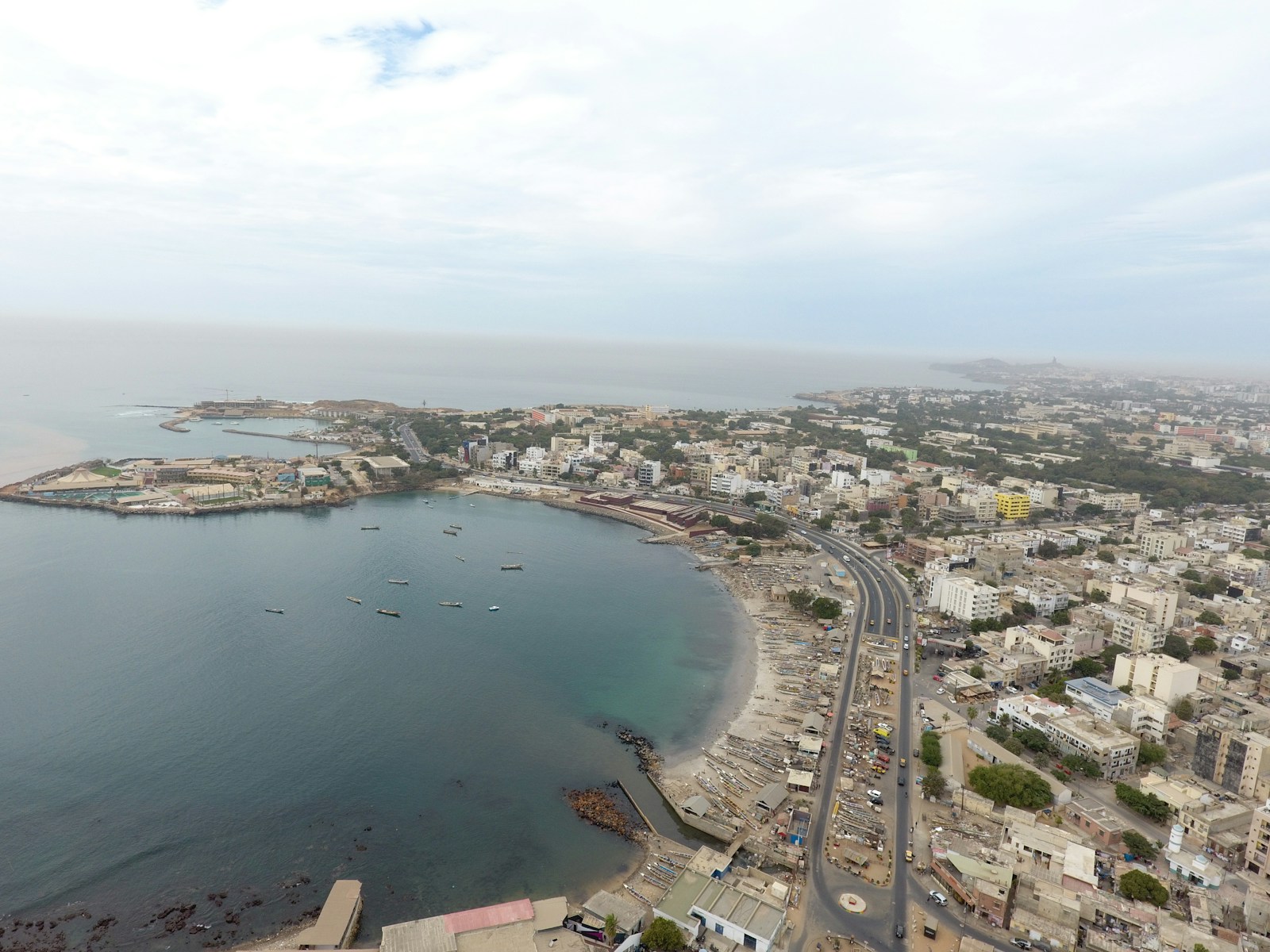 Vue du littoral et des quartiers de Dakar au Sénégal